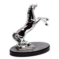 Statua in resina argentata "cavallo rampante"